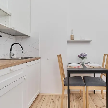 Jednosci Narodowej By Renters Apartment *